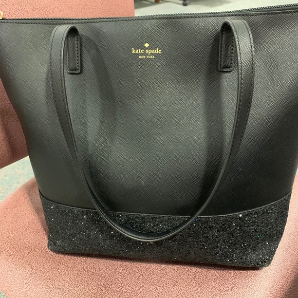 Handbags - L👁👁king for this purse anyone see it ??? Tag me